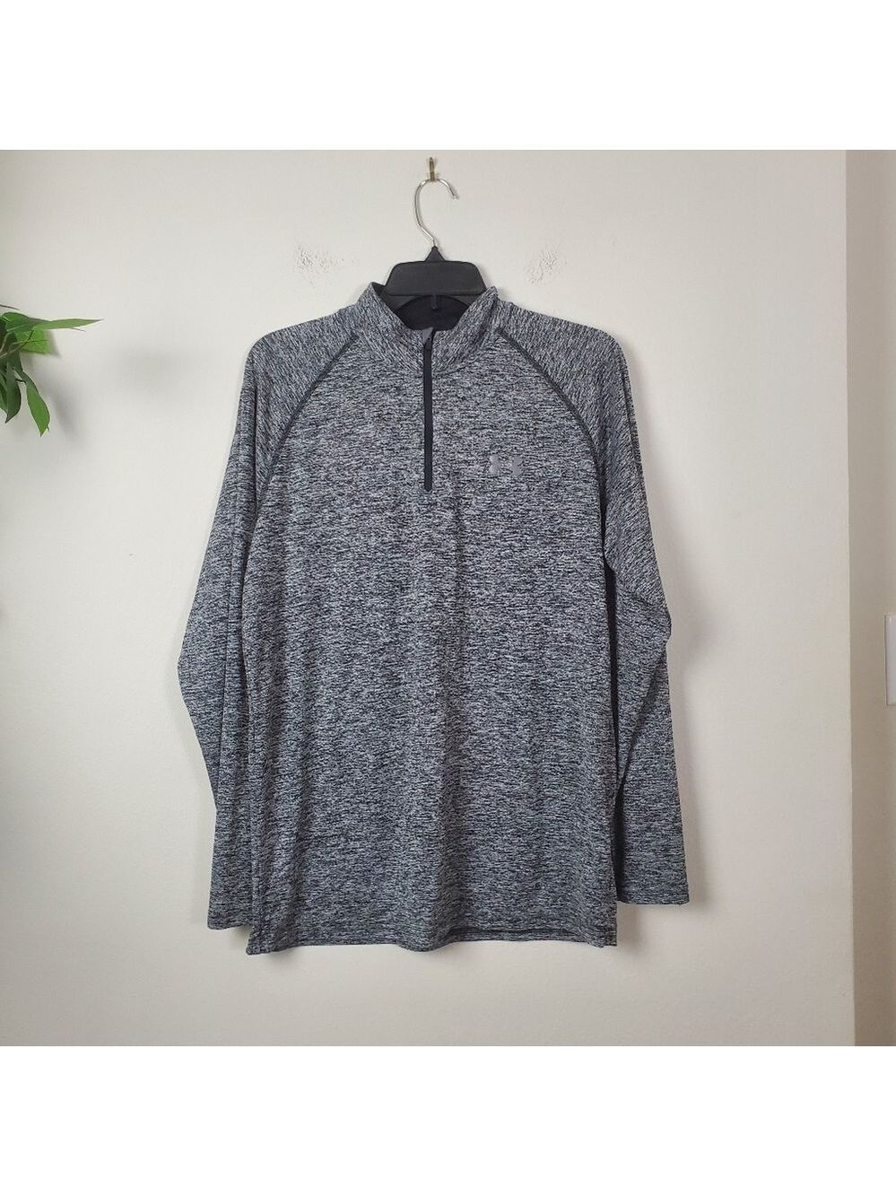 Under Armour Mens Dark Gray Quarter Zip Heatgear Sweater Medium